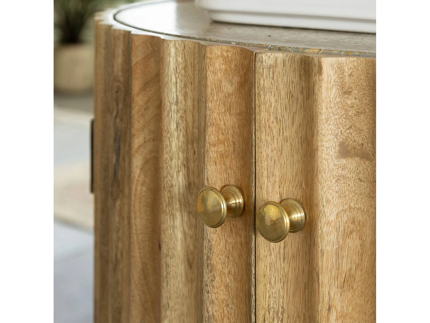 Meuble sous vasque en bois de manguier et terrazzo Bao