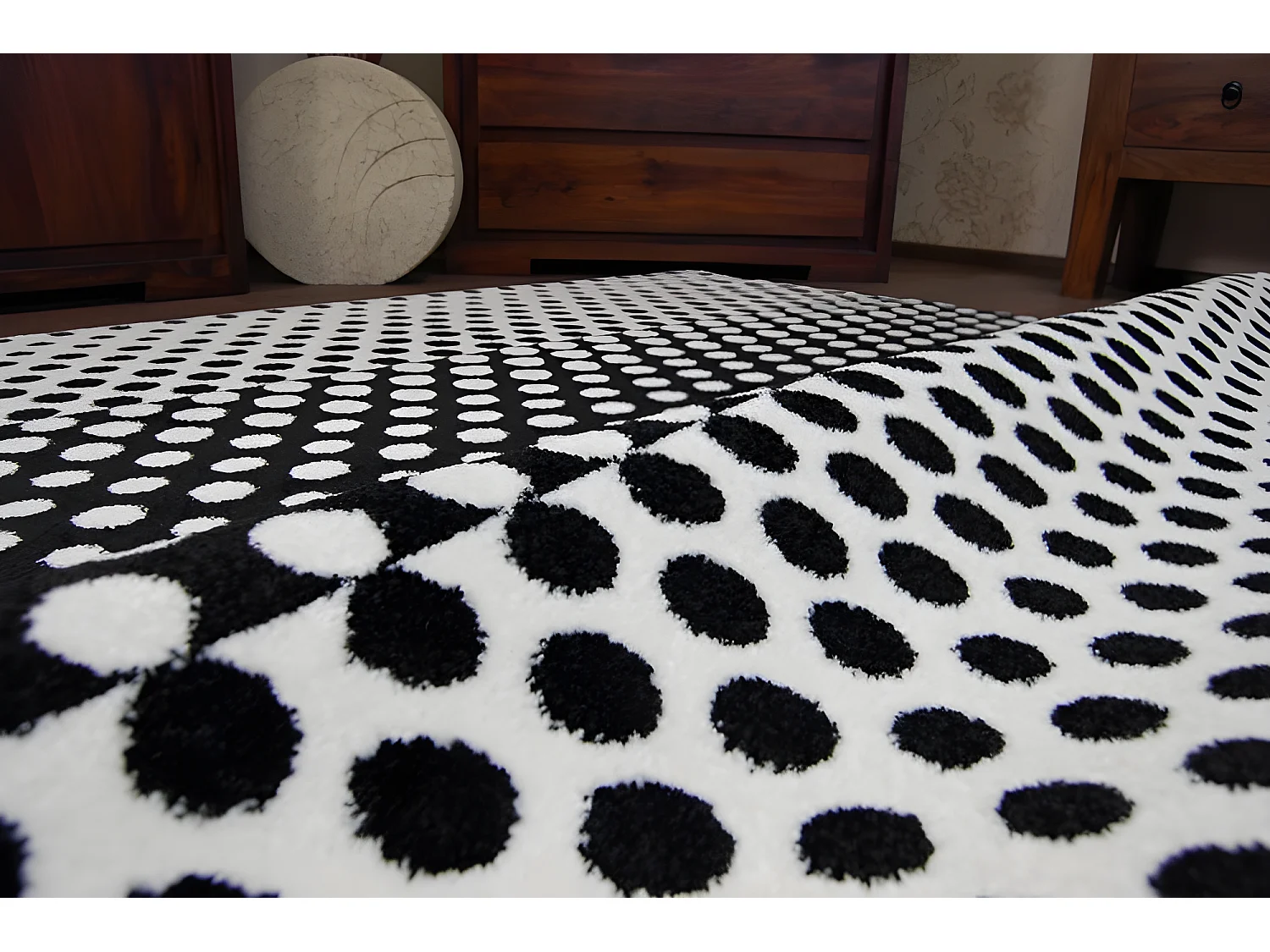 Tapijt SKETCH - F762 room/zwart - Stippen 120x170 cm