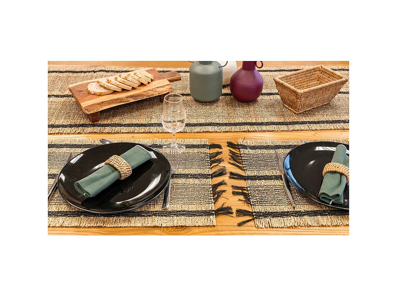 Linge de table en jonc naturel et noir Sets de table