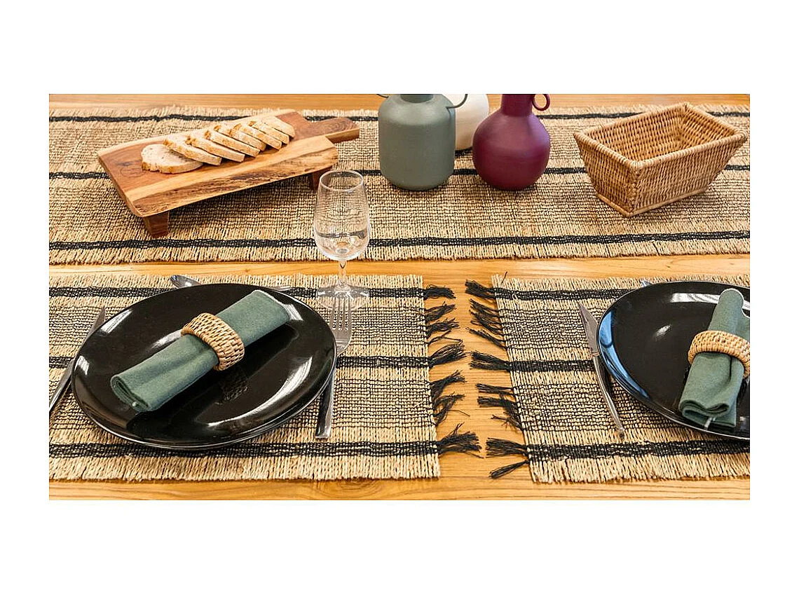 Linge de table en jonc naturel et noir Chemin de table