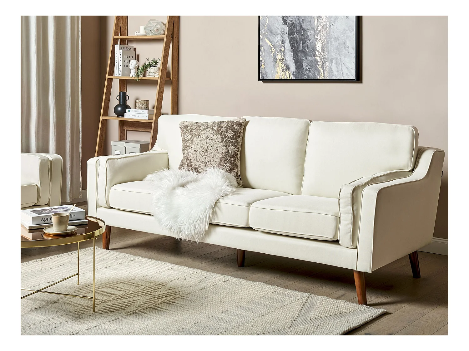 3-Sitzer Sofa Stoffbezug weiß mit hohen Holzbeinen dicken Sitzkissen Lokka