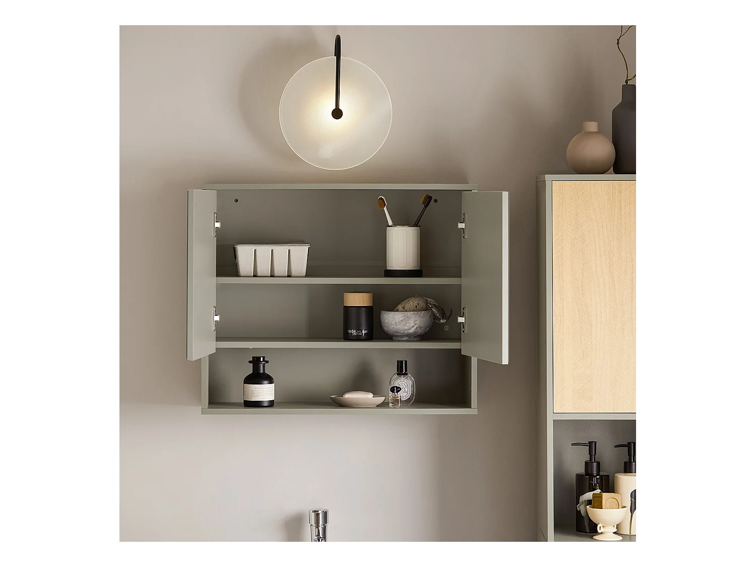 Szafka ścienna z lustremo BZR134-NG