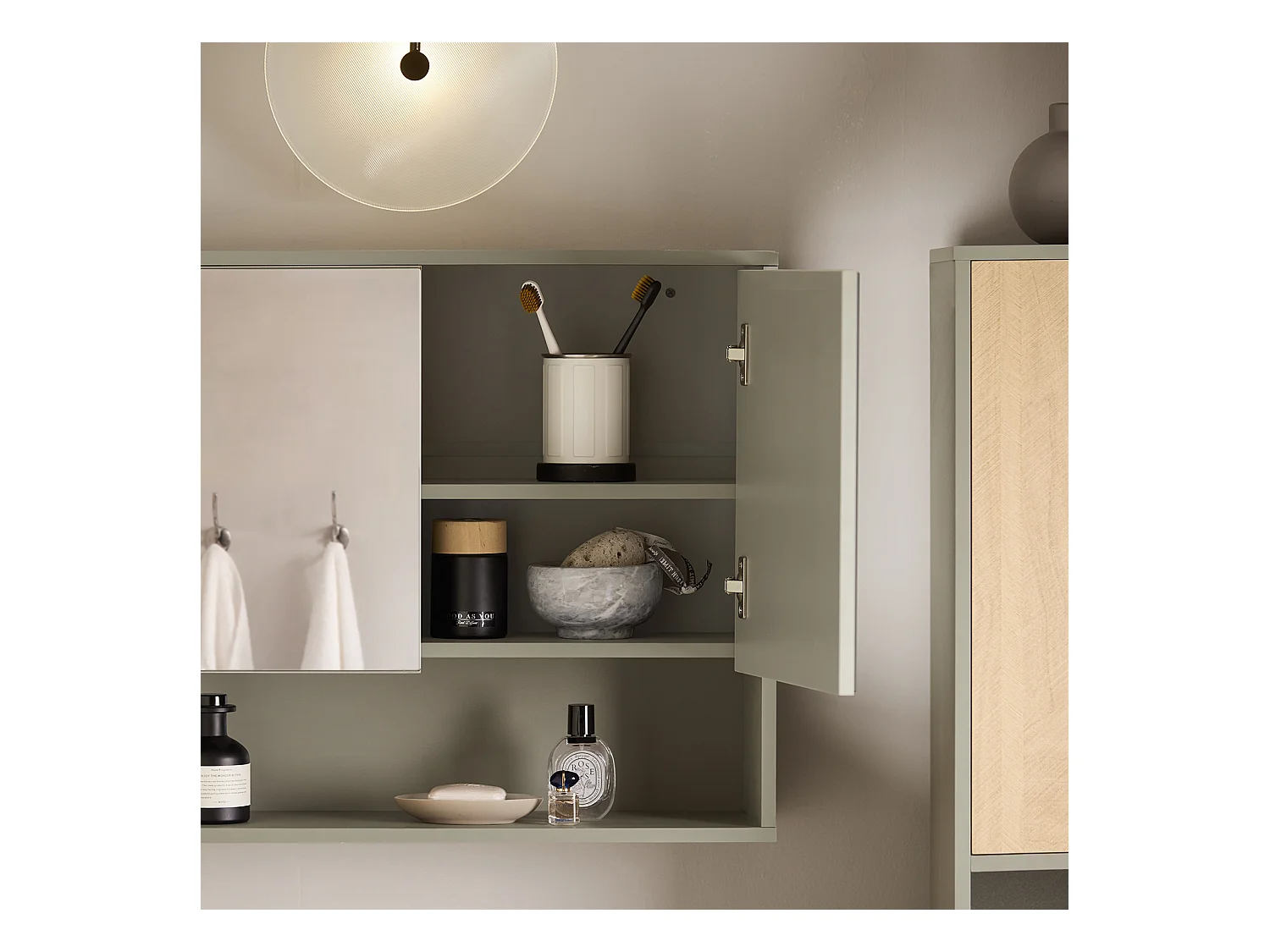 Szafka ścienna z lustremo BZR134-NG