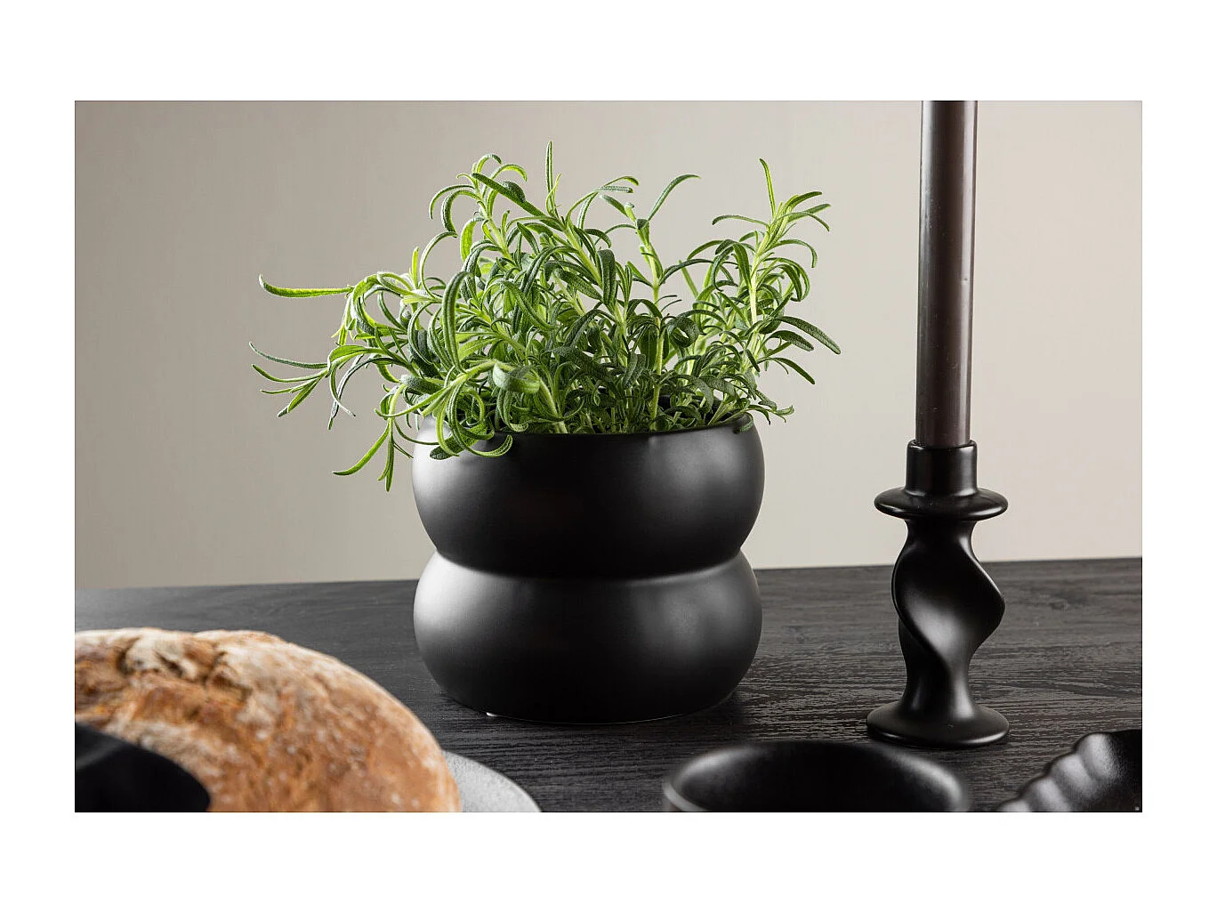 Dapne Blumentopf matt schwarz.