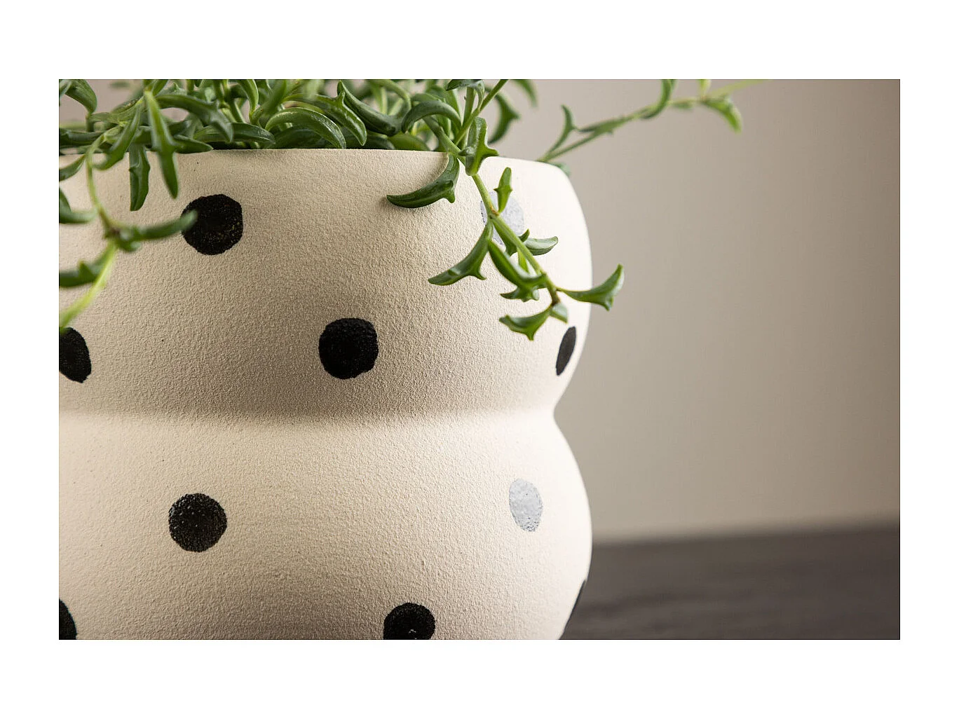 Dapne bloempot beige.