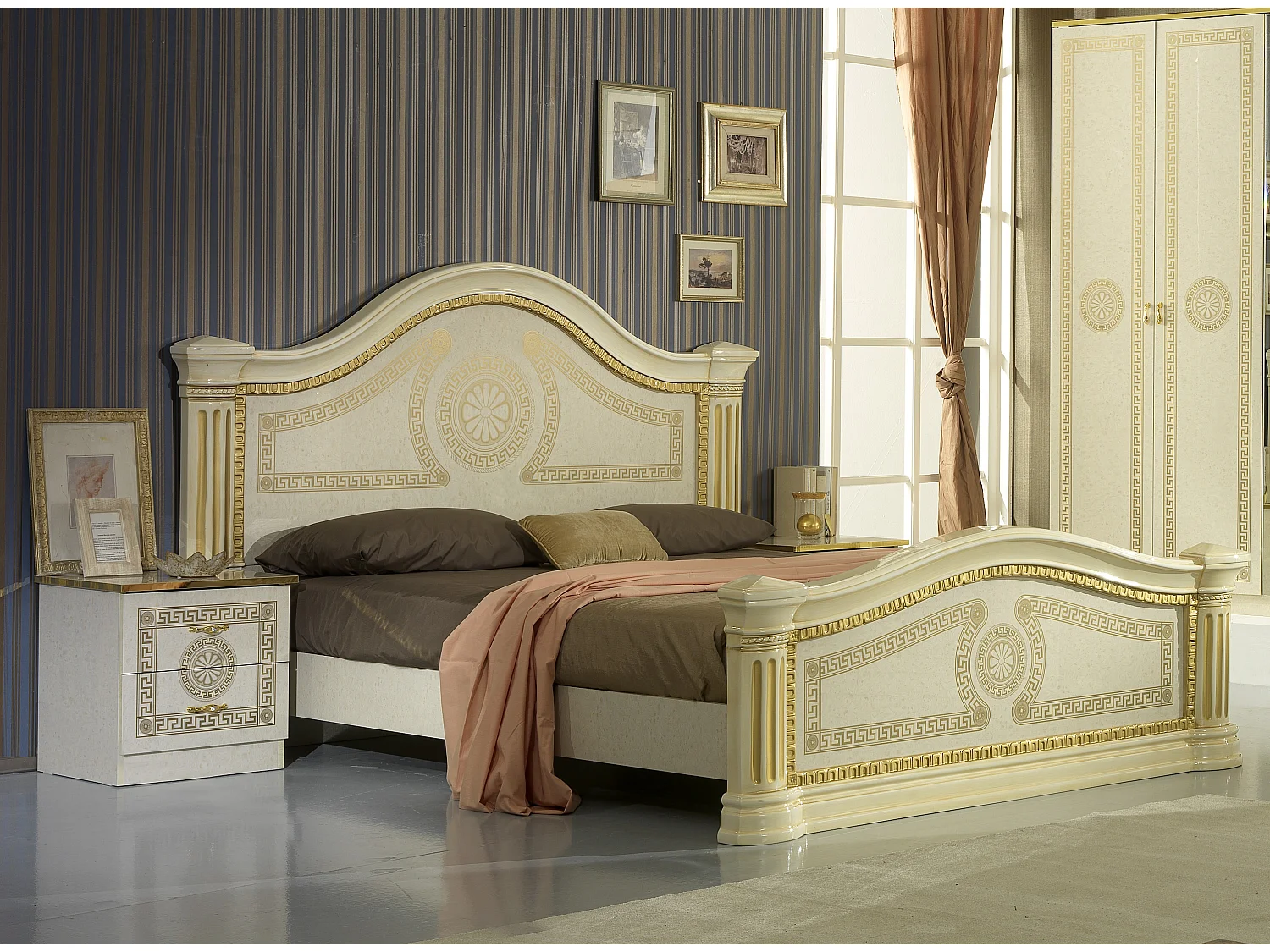 Chevet 2 tiroirs laqué beige et doré Savana 50cm