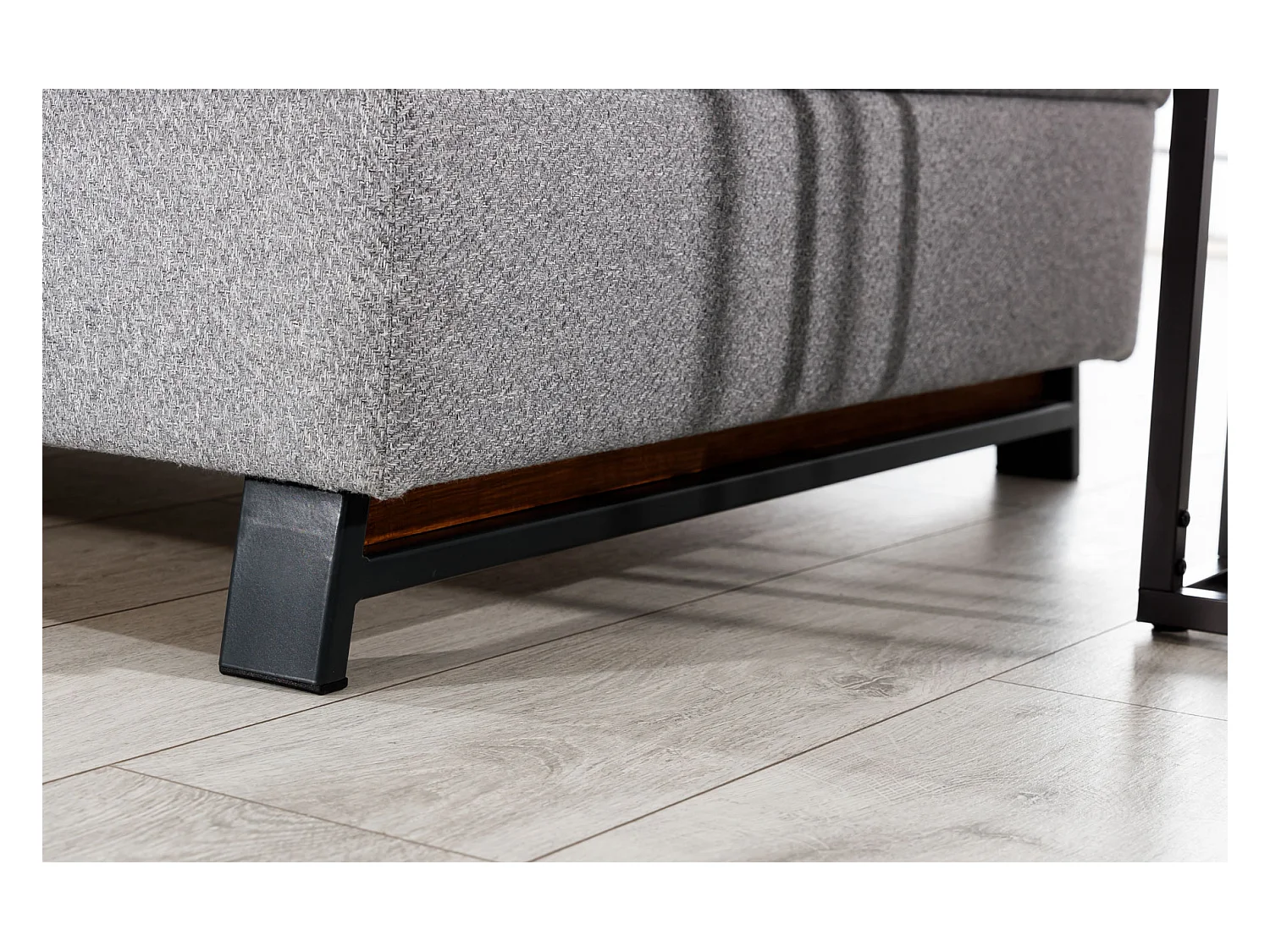 Converteerbare hoekbank rechts in zwart kunstleer met verstelbare hoofdsteunen Nikos 265 cm