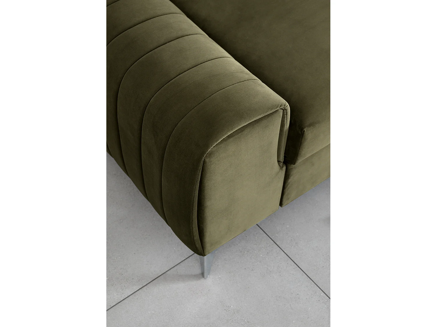 Canapé convertible velours LOZA - Appuis-tête réglables et pieds acier chromé-Vert olive