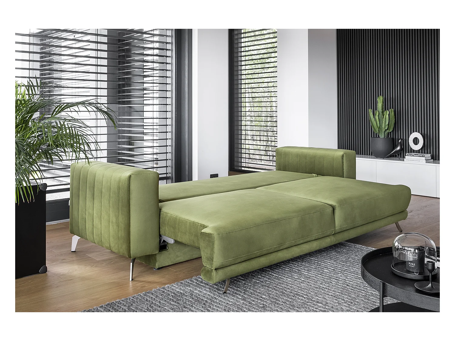 Canapé convertible design 3-4 places velours noir et pieds acier chromé Eliza 250cm