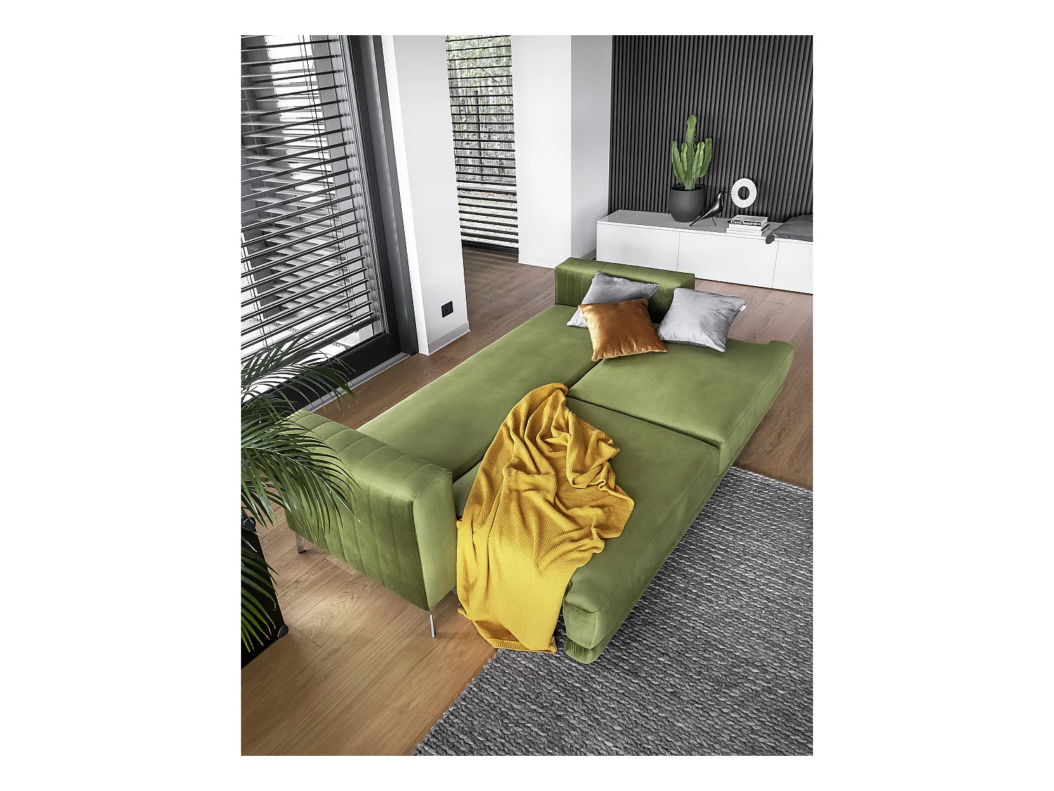 Canapé convertible design 3-4 places velours bleu nuit et pieds acier chromé Eliza 250cm