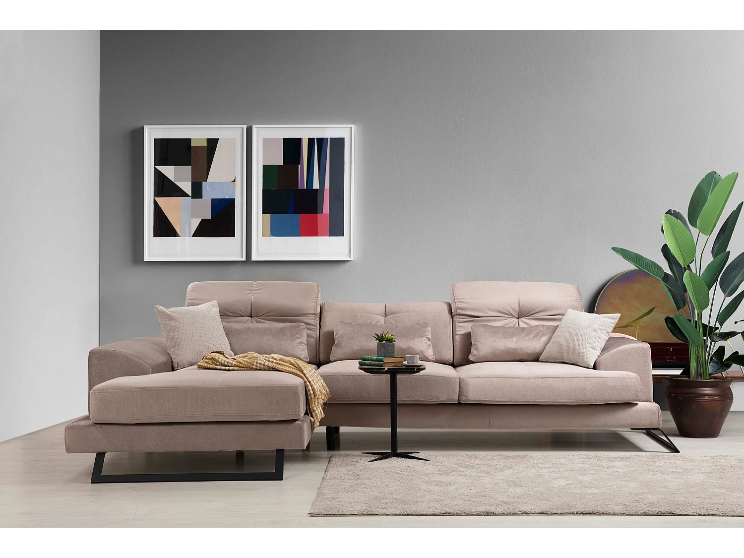 Canapé d'angle gauche velours beige avec têtières relevables et pieds metal noir Briko 308cm