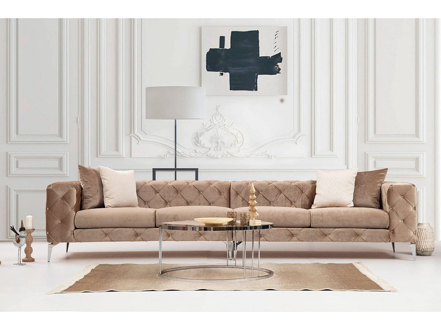 Canapé 4 places capitonné velours marron clair et pieds chromés Herakles 344cm