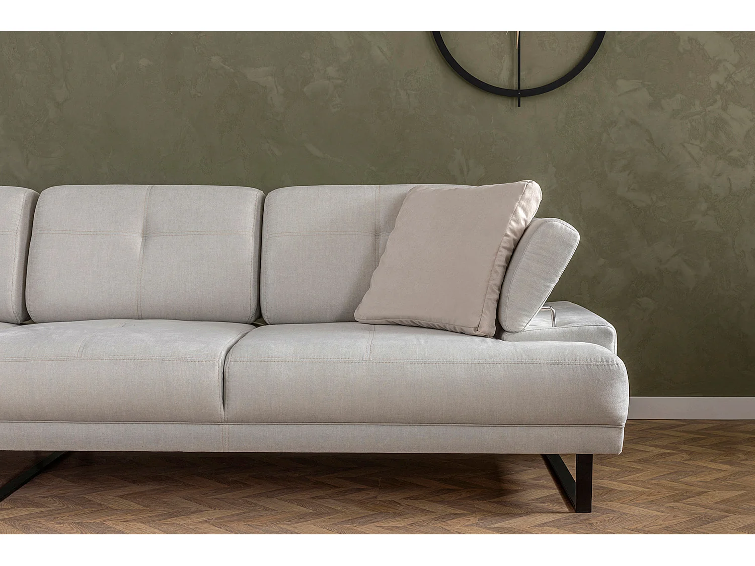 Grand canapé d'angle gauche tissu beige clair et métal noir Kustone 314cm