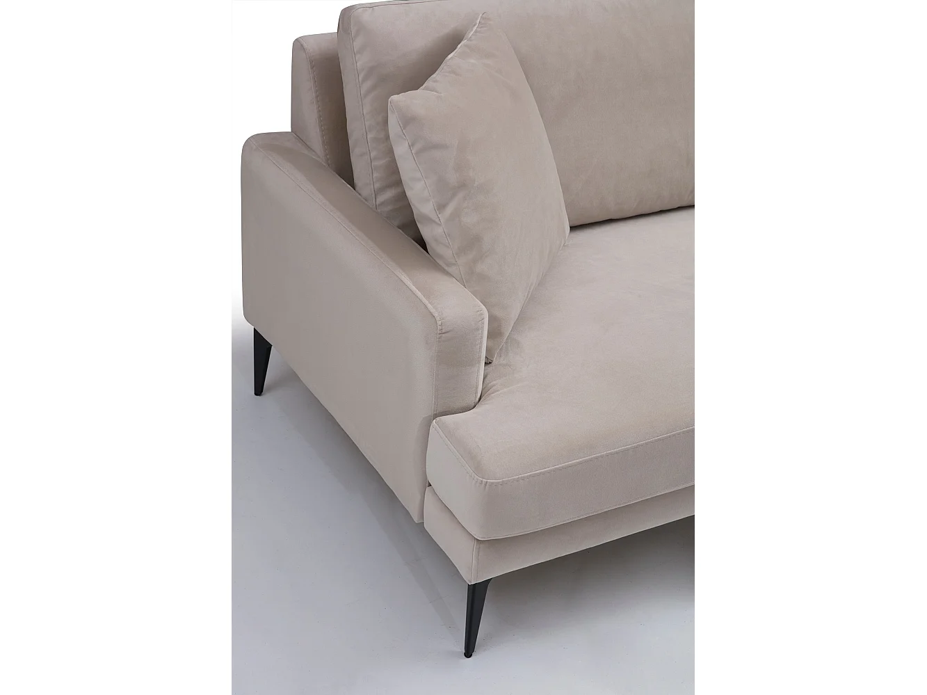 Canapé 3 places design tissu velouté beige et pieds métal noir Kombaz 205cm