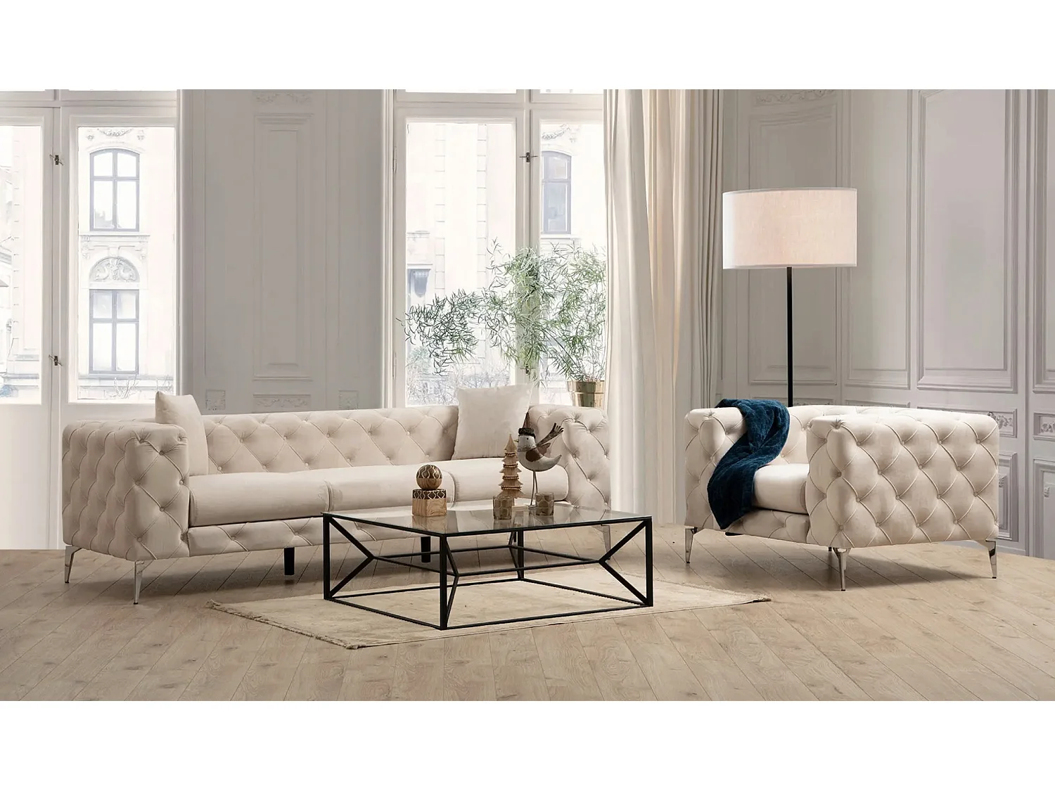 Canapé 3 places capitonné velours beige clair et pieds chromé Herakles 237cm