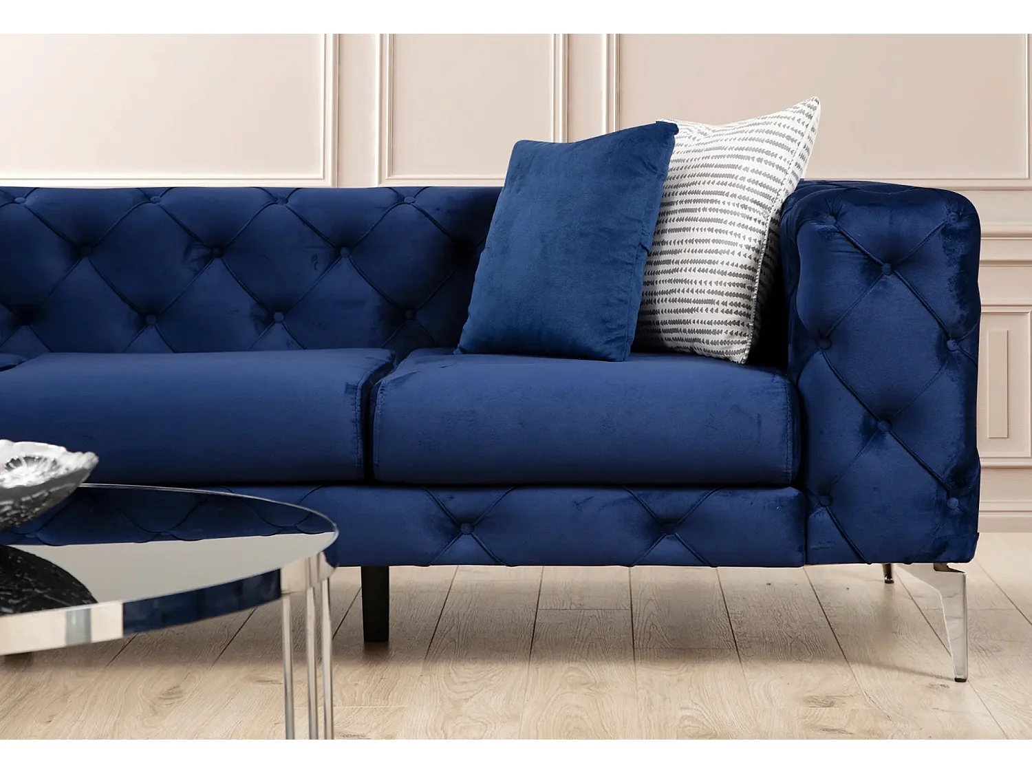 Canapé 3 places capitonné velours bleu marine et pieds chromés Herakles 237cm