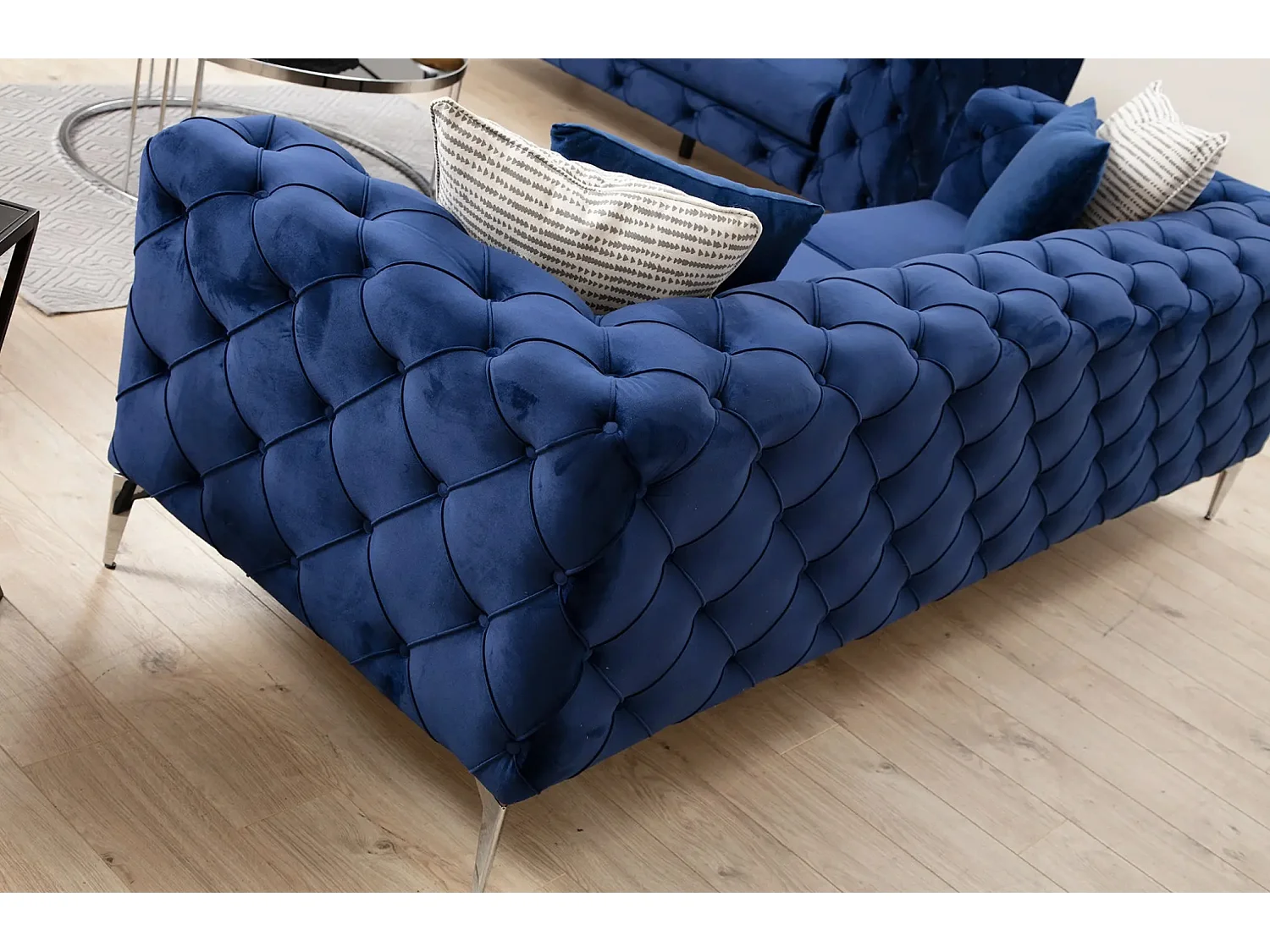 2-zitsbank bekleed met marineblauw fluweel en chromen poten Herakles 197 cm