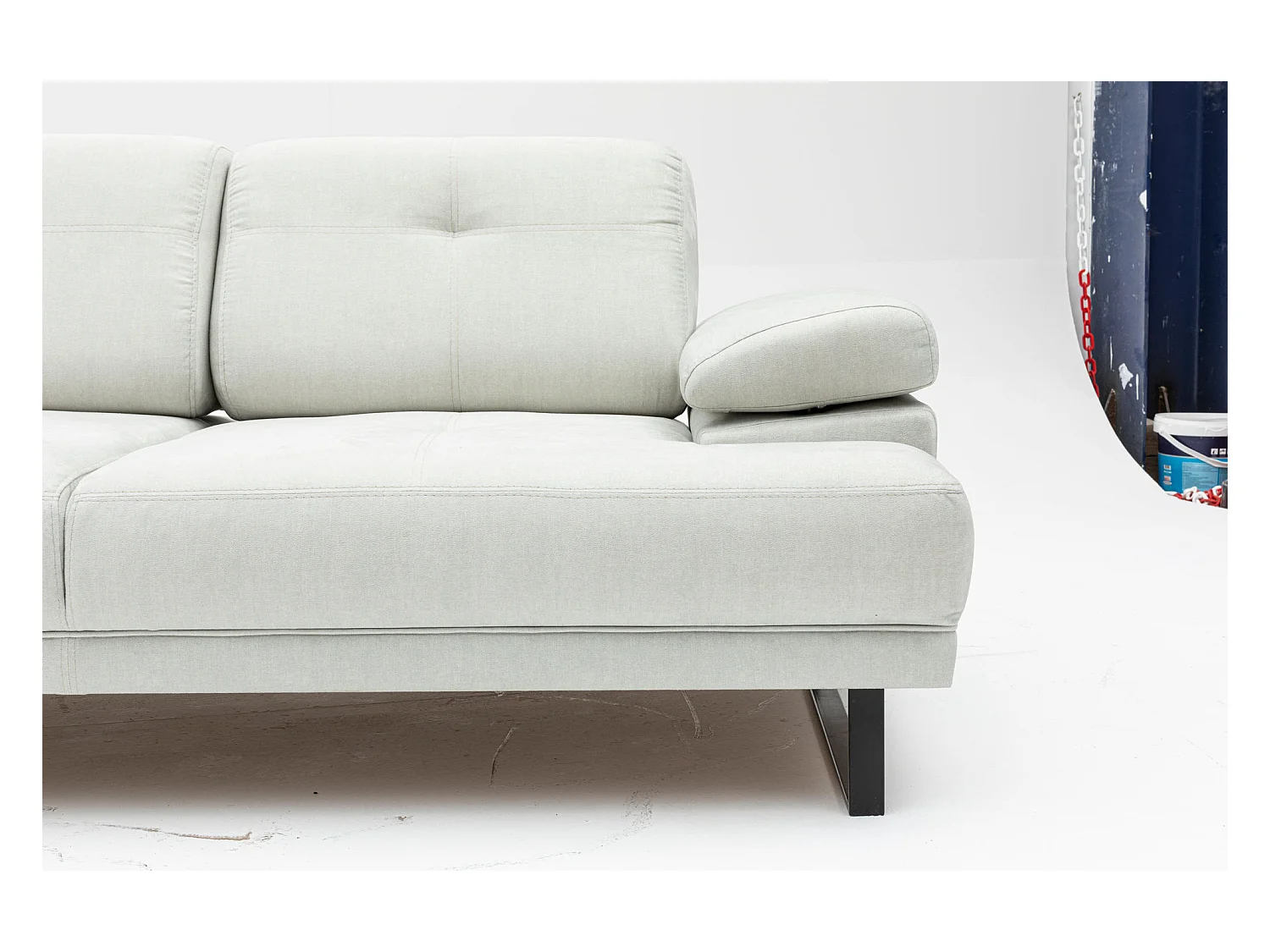 Canapé droit moderne 2 places tissu doux beige clair pieds métal noir Kustone 199cm