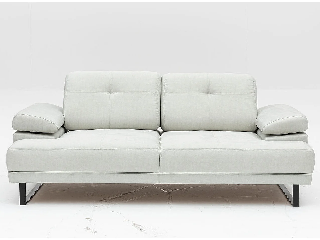 Moderne 2-zits rechte bank zacht lichtbeige stof zwart metalen poten Kustone 199 cm