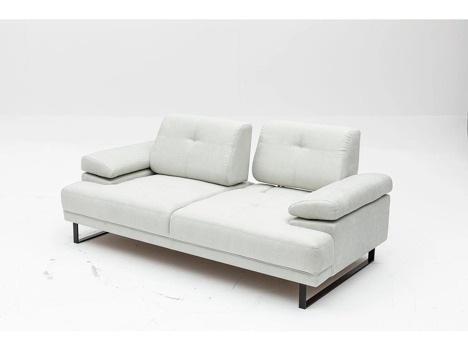 Moderne 2-zits rechte bank zacht lichtbeige stof zwart metalen poten Kustone 199 cm