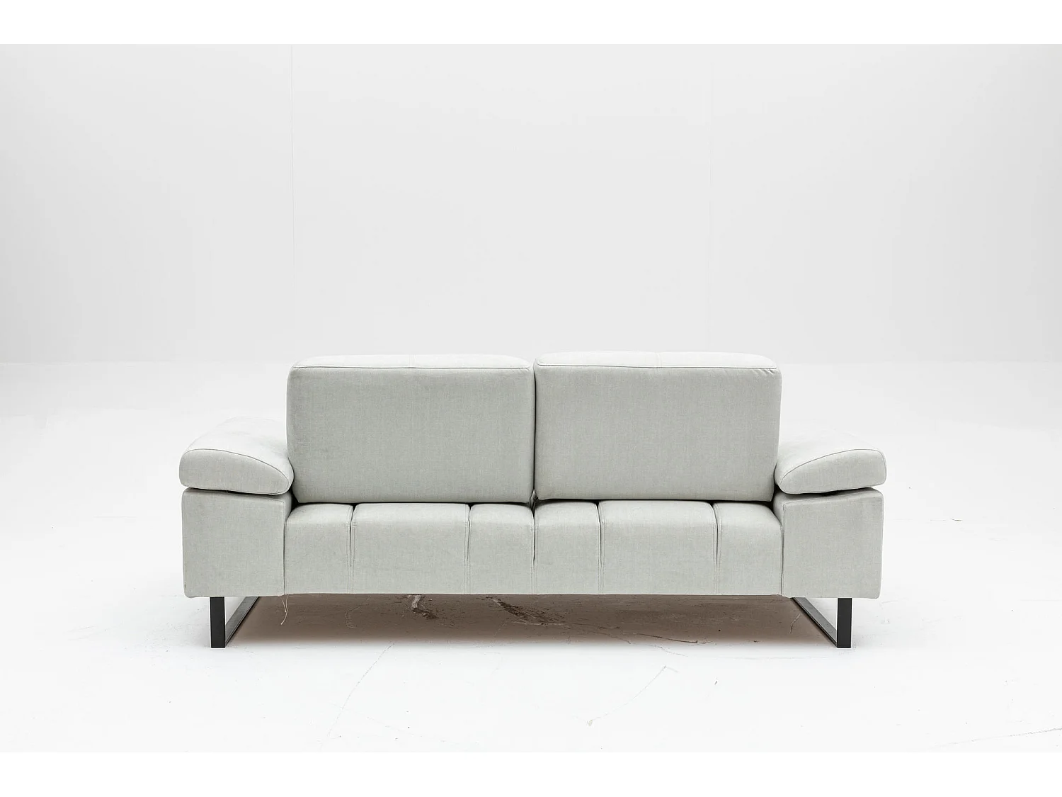 Moderne 2-zits rechte bank zacht lichtbeige stof zwart metalen poten Kustone 199 cm