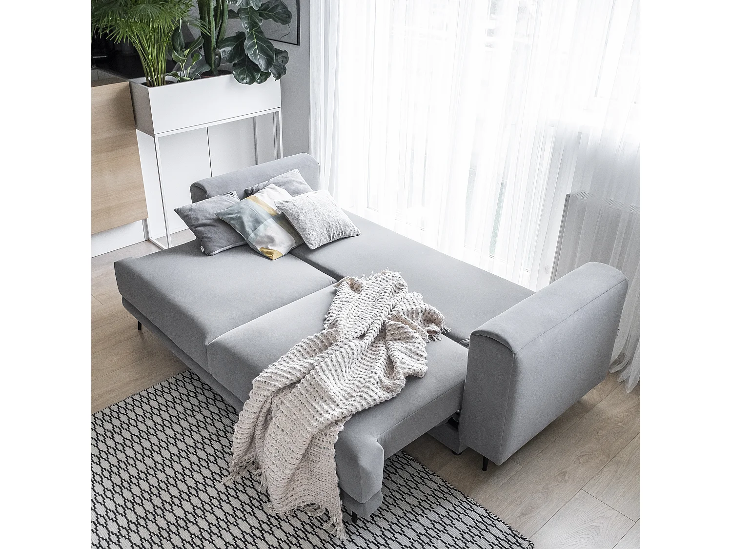 Canapé droit convertible 3 places velours DAVINA 246cm - Coffre & pieds métal noir-Gris
