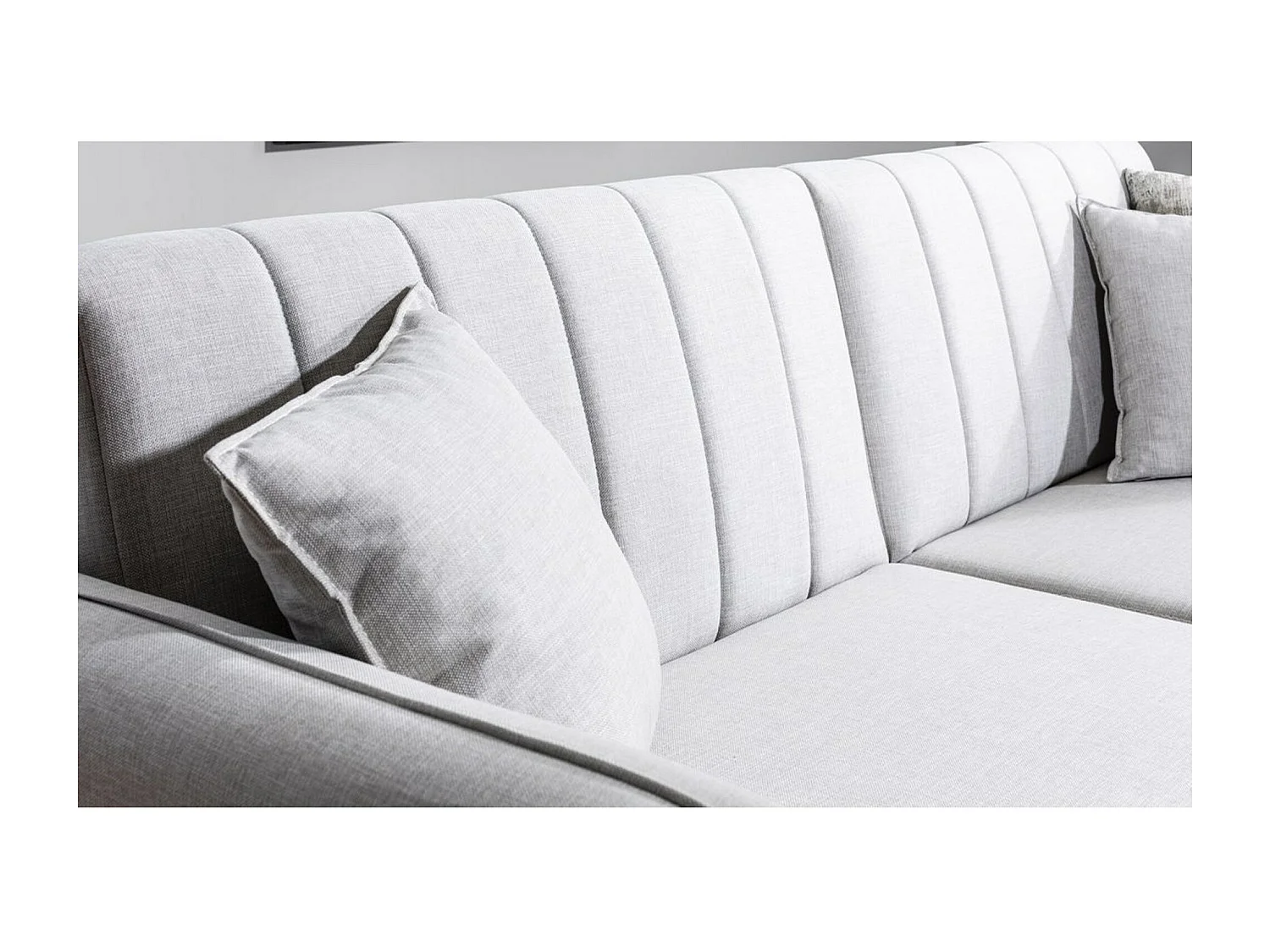 Canapé lit 3 places tissu lin crème et pieds bois naturel Shekal 210cm