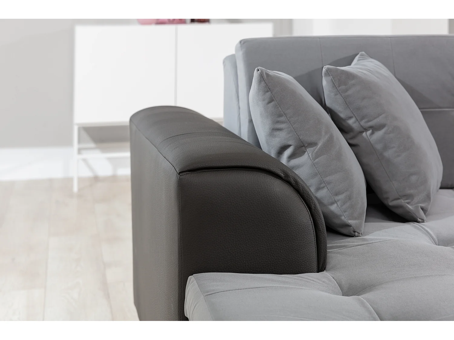 Canapé convertible panoramique velours gris clair et anthracite méridienne à gauche Diana 340cm