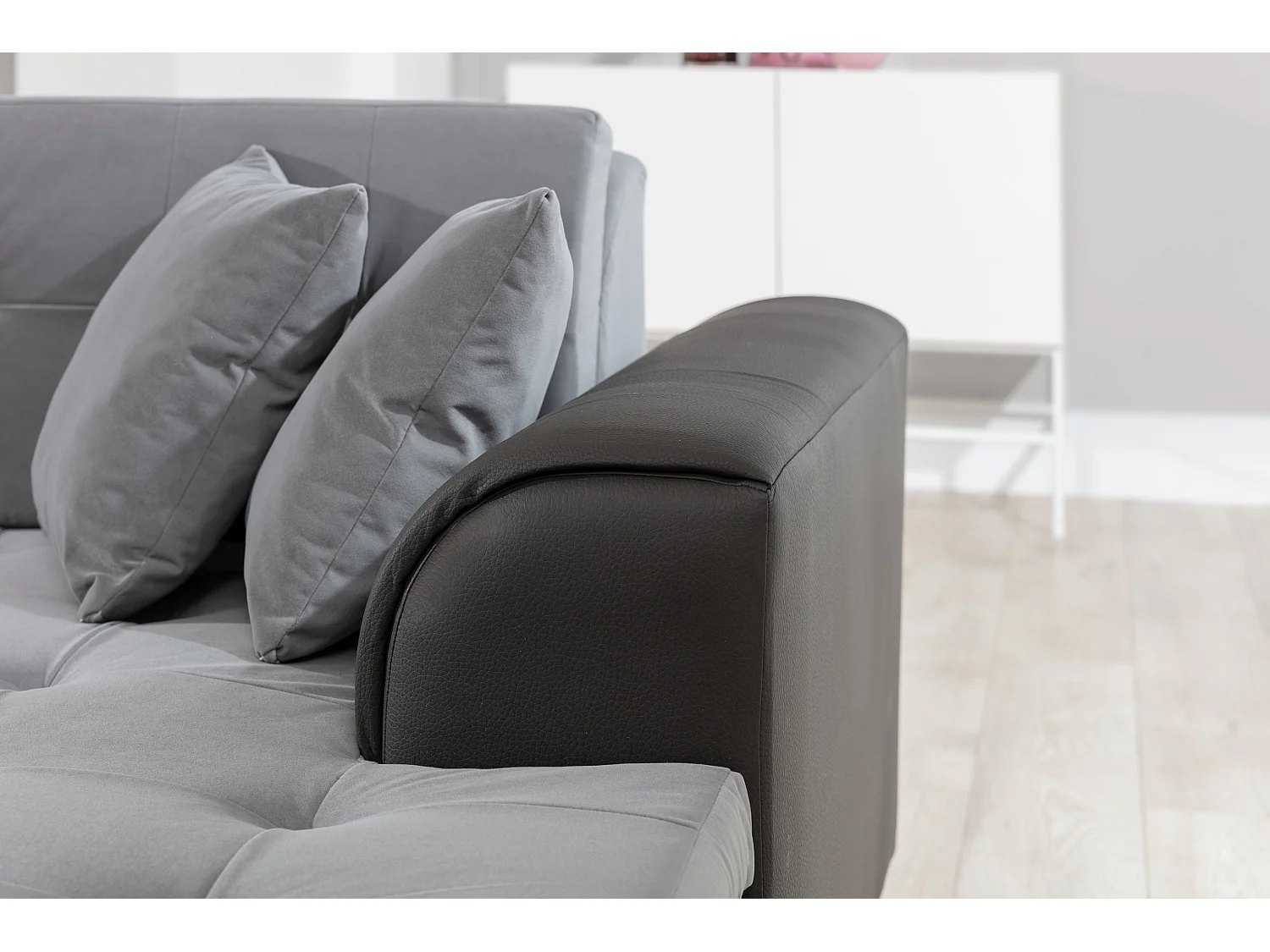 Panoramische slaapbank in zachtgroene en donkergrijze chaise longue rechts Diana 340 cm