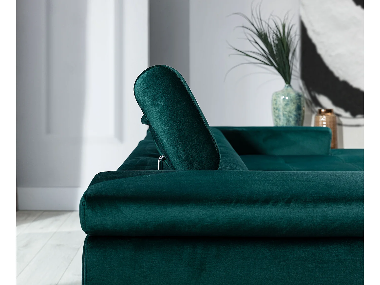 Sofá esquinero convertible RIKARO de terciopelo con reposacabezas ajustables - Base y patas de acero cromado-Verde oscuro-Ángulos rectos