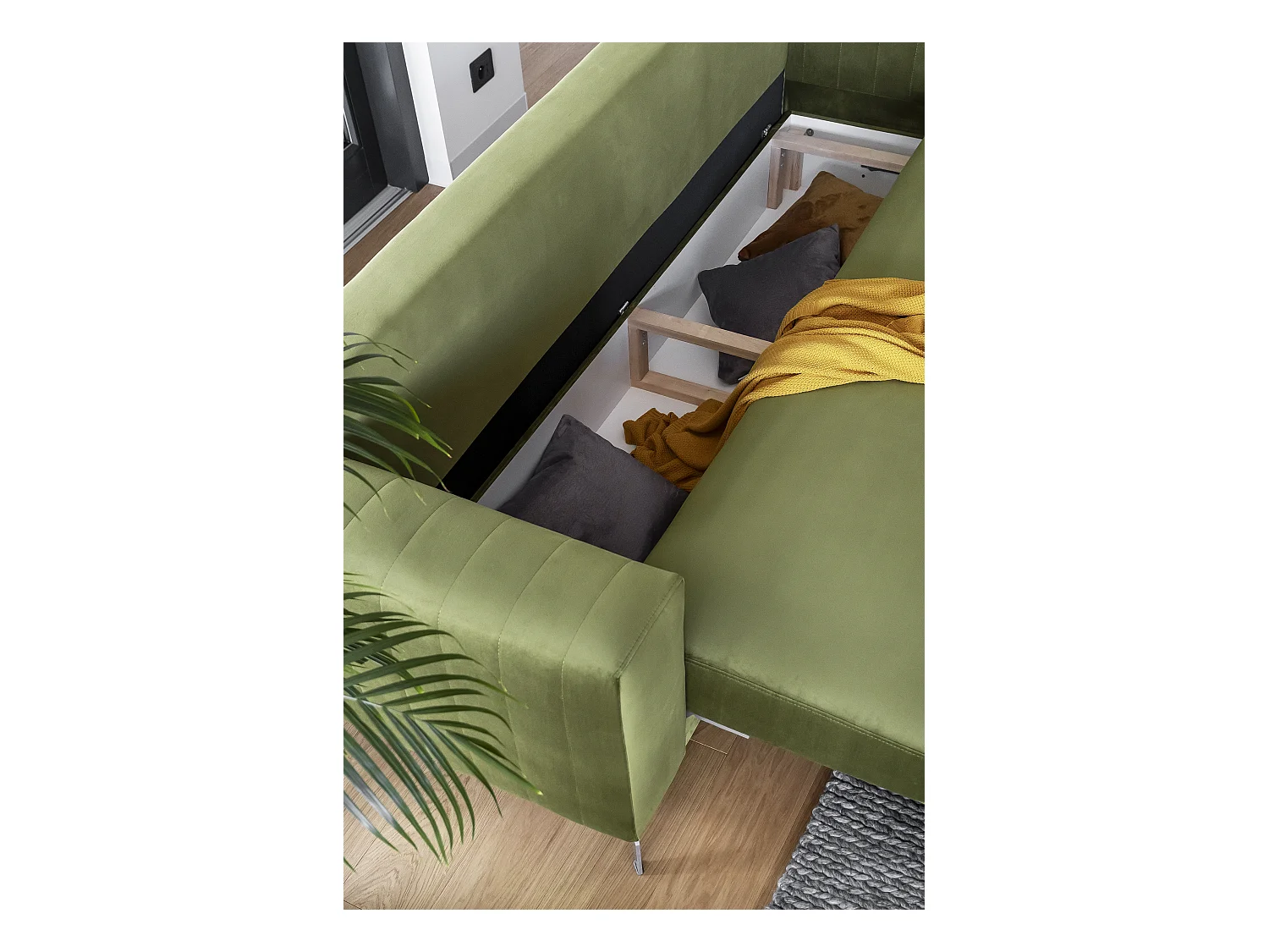 Designer 3/4-zits slaapbank in kakigroen fluweel en chroomstalen poten Eliza 250 cm