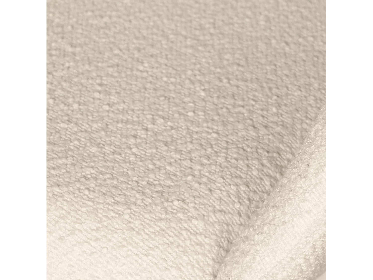 Chaise avec accoudoir tissu effet peau de mouton crème et pieds métal noir Malio