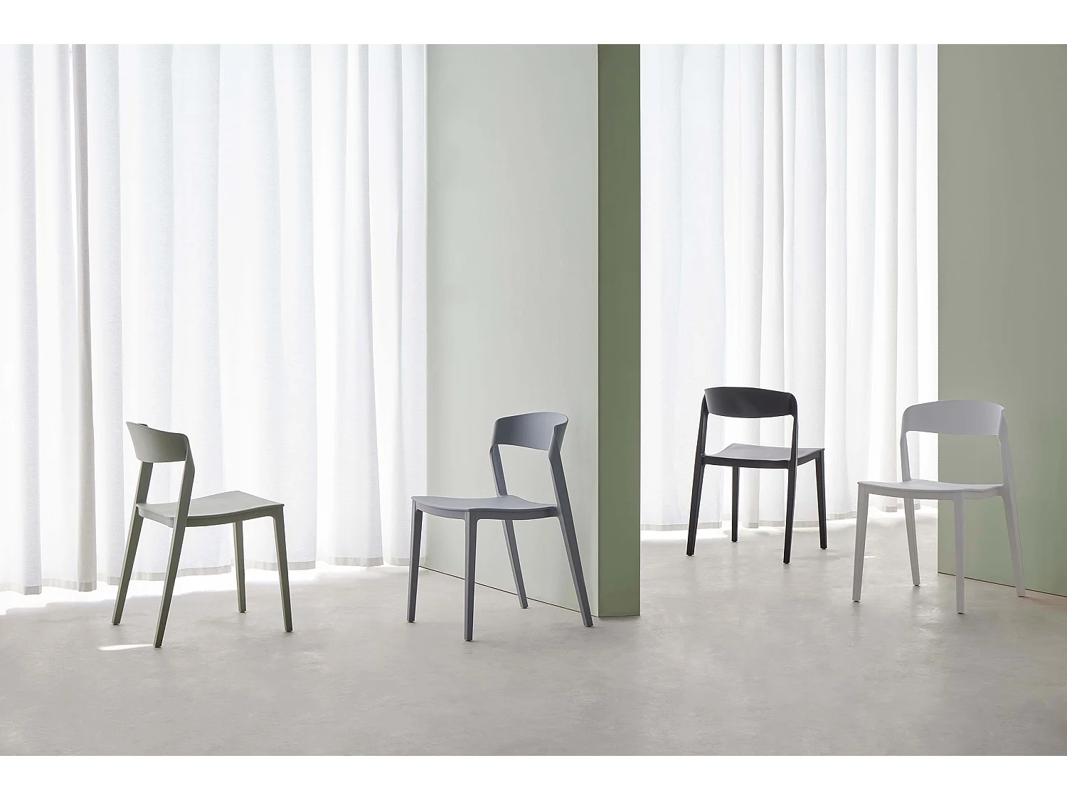 Chaise moderne polypropylène noir Adel