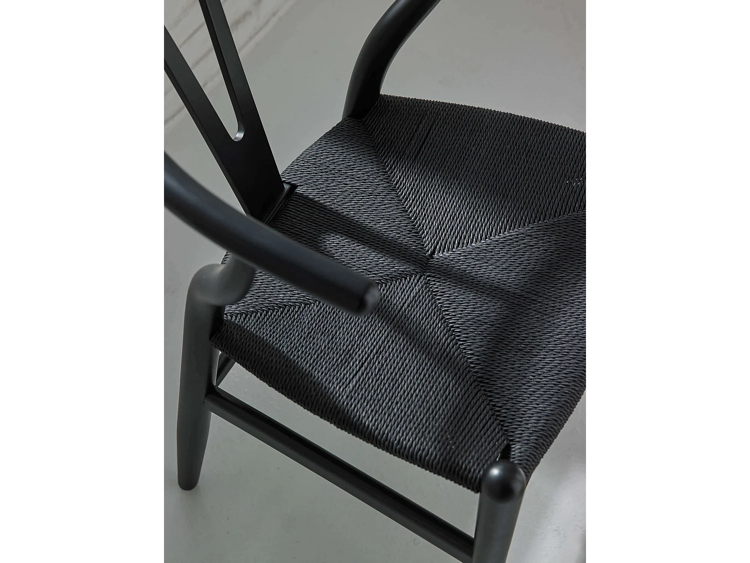 Chaise en bois d'orme et corde tressée Maya – Charme naturel et authenticité-Couleur Noir