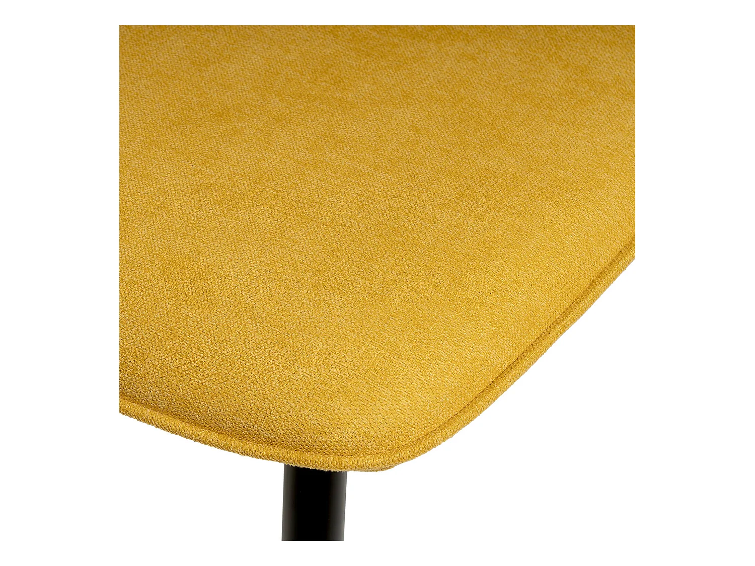 Chaise en tissu avec pieds en métal noir Klara – Lignes incurvées et élégance intemporelle-Couleur Jaune moutarde