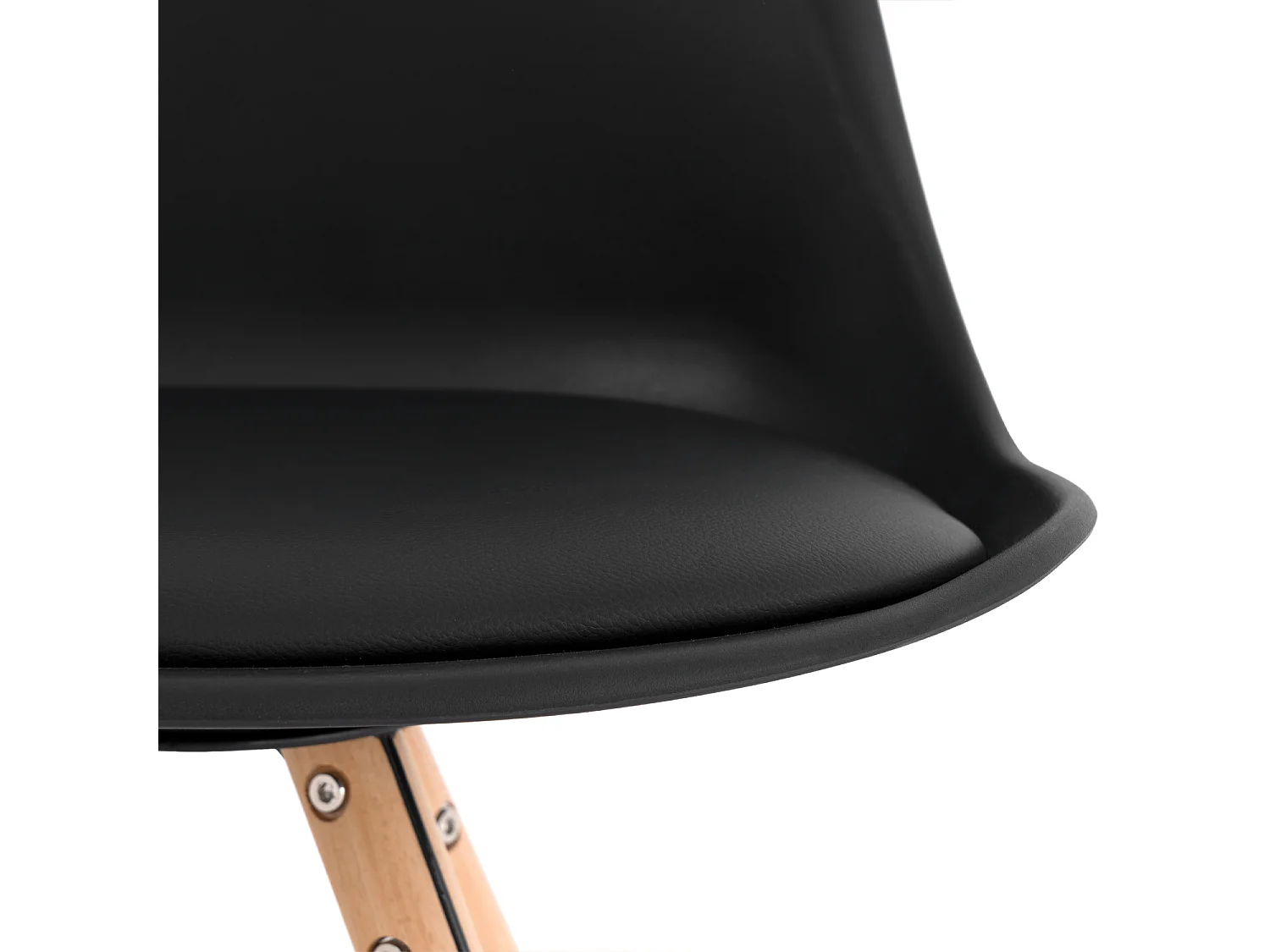 Chaise scandinave noir assise coussin simili cuir Norda