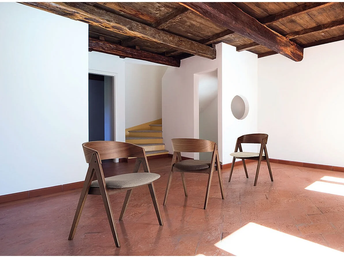 Chaise premium Merka – Structure en bois et assise en tissu confortable-Couleur Marron/Gris clair