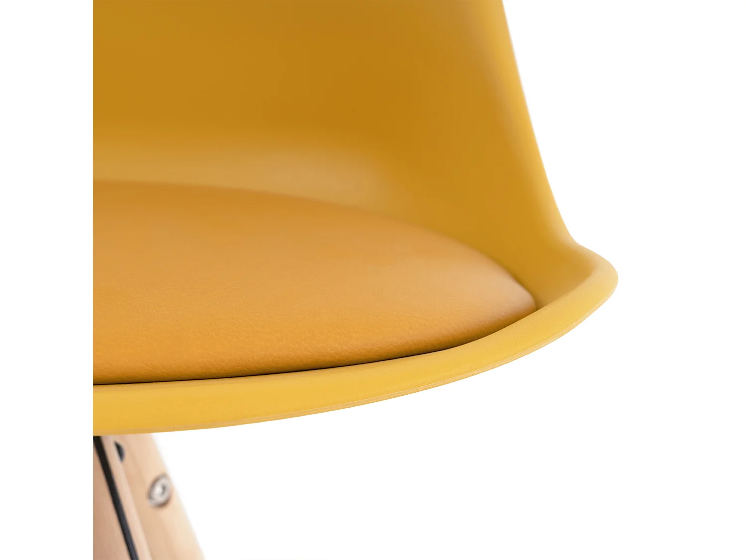 Chaise scandinave moutarde assise coussin simili cuir Norda
