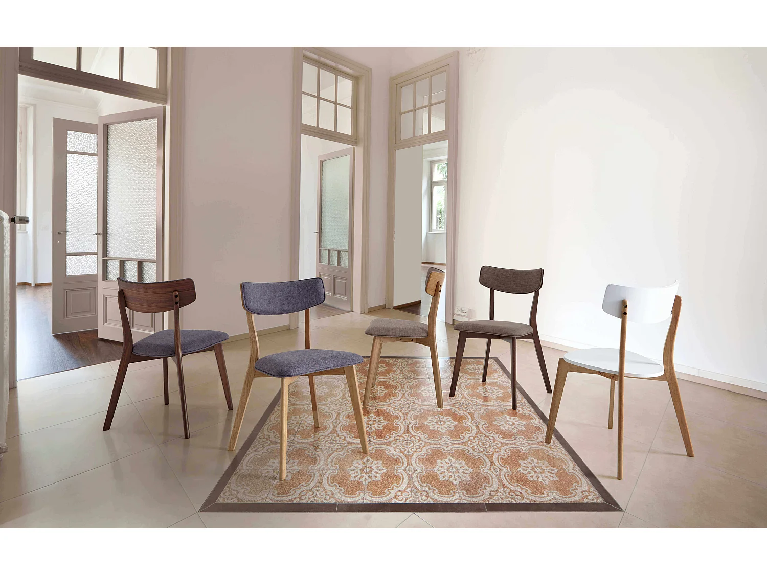 Chaise en bois et tissu Bonka – Élégance et confort-Couleur Naturel/Gris foncé