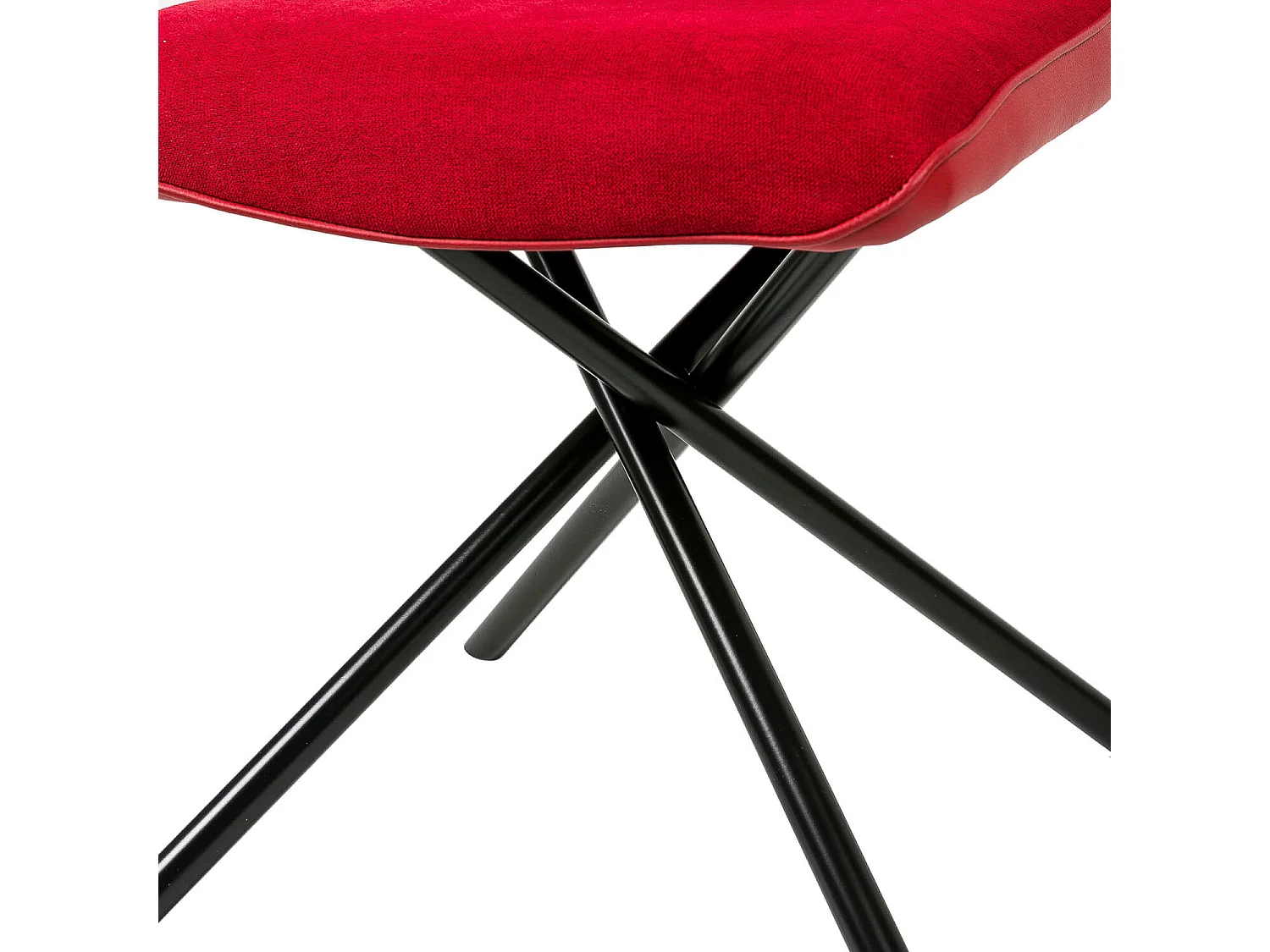 Chaise confortable tissu rouge rembourré et pieds croisés métal noir Klea