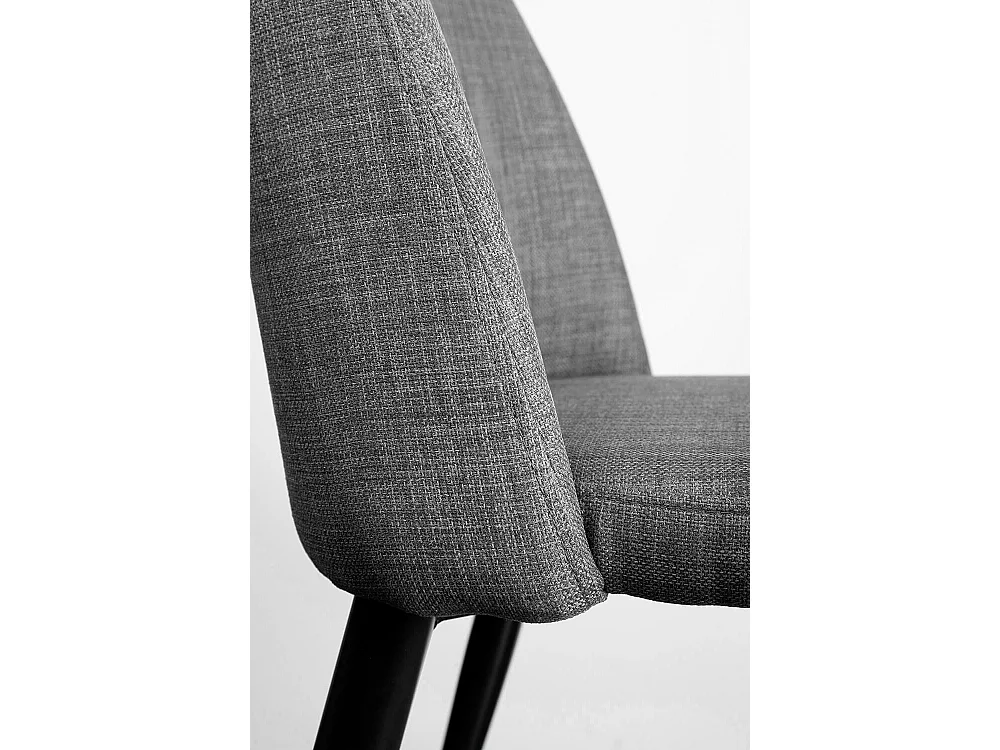 Chaise moderne tissu gris foncé rembourré et pieds métal noir Maliza