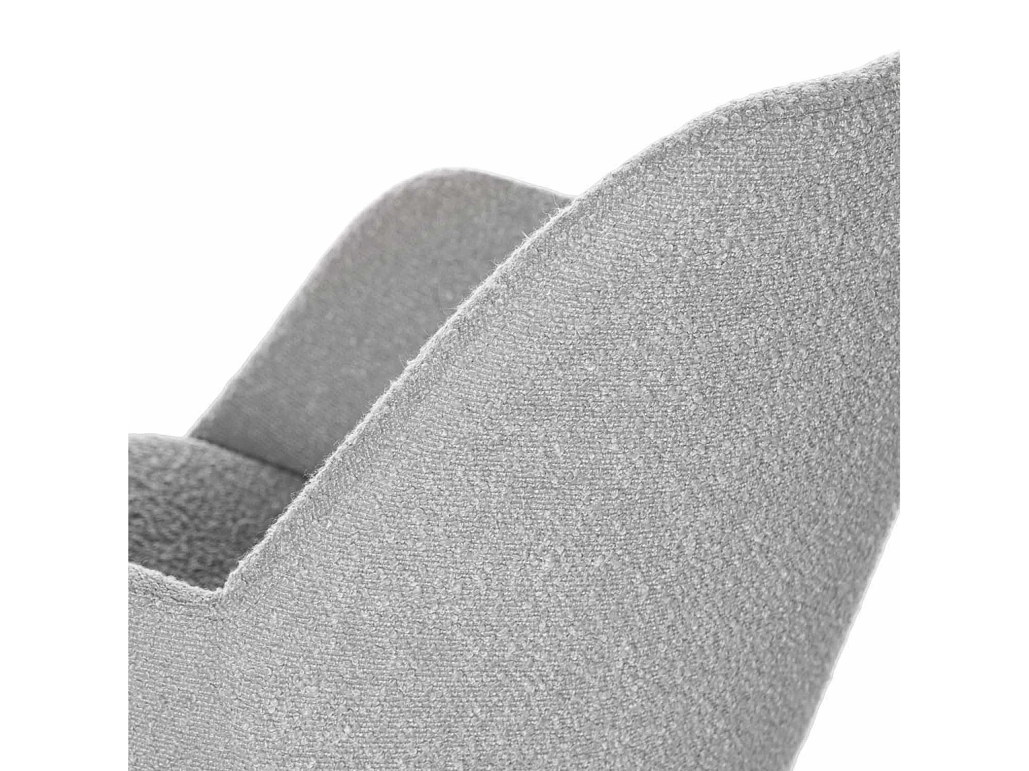 Chaise avec accoudoir tissu effet peau de mouton gris clair et pieds métal noir Malio