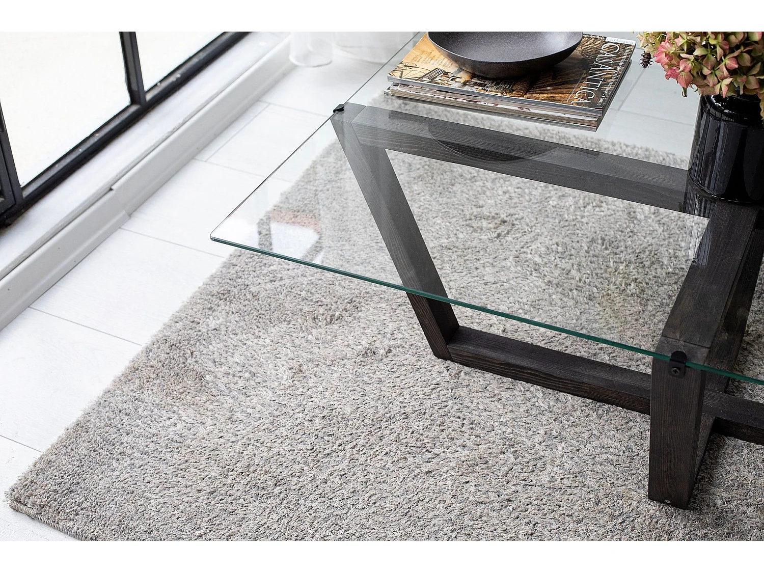 Table basse moderne Dinter L105cm Bois massif Anthracite et Verre Transparent