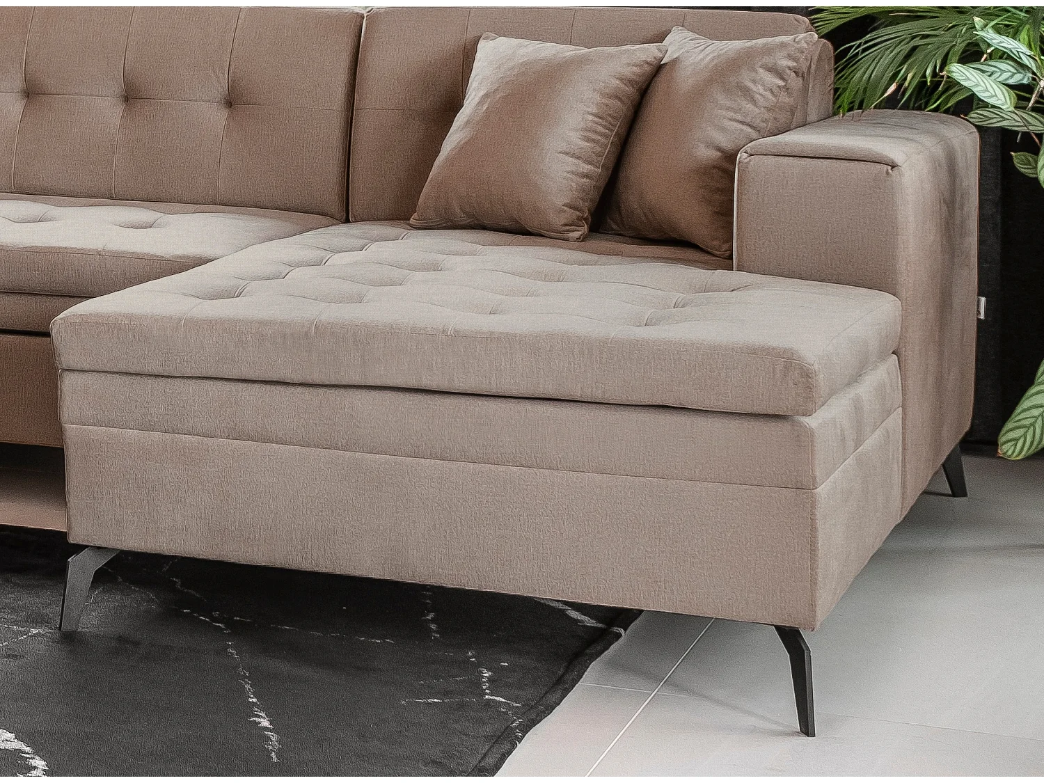 Canapé panoramique convertible droit tissu doux brillant beige matelassé Bonty 340cm