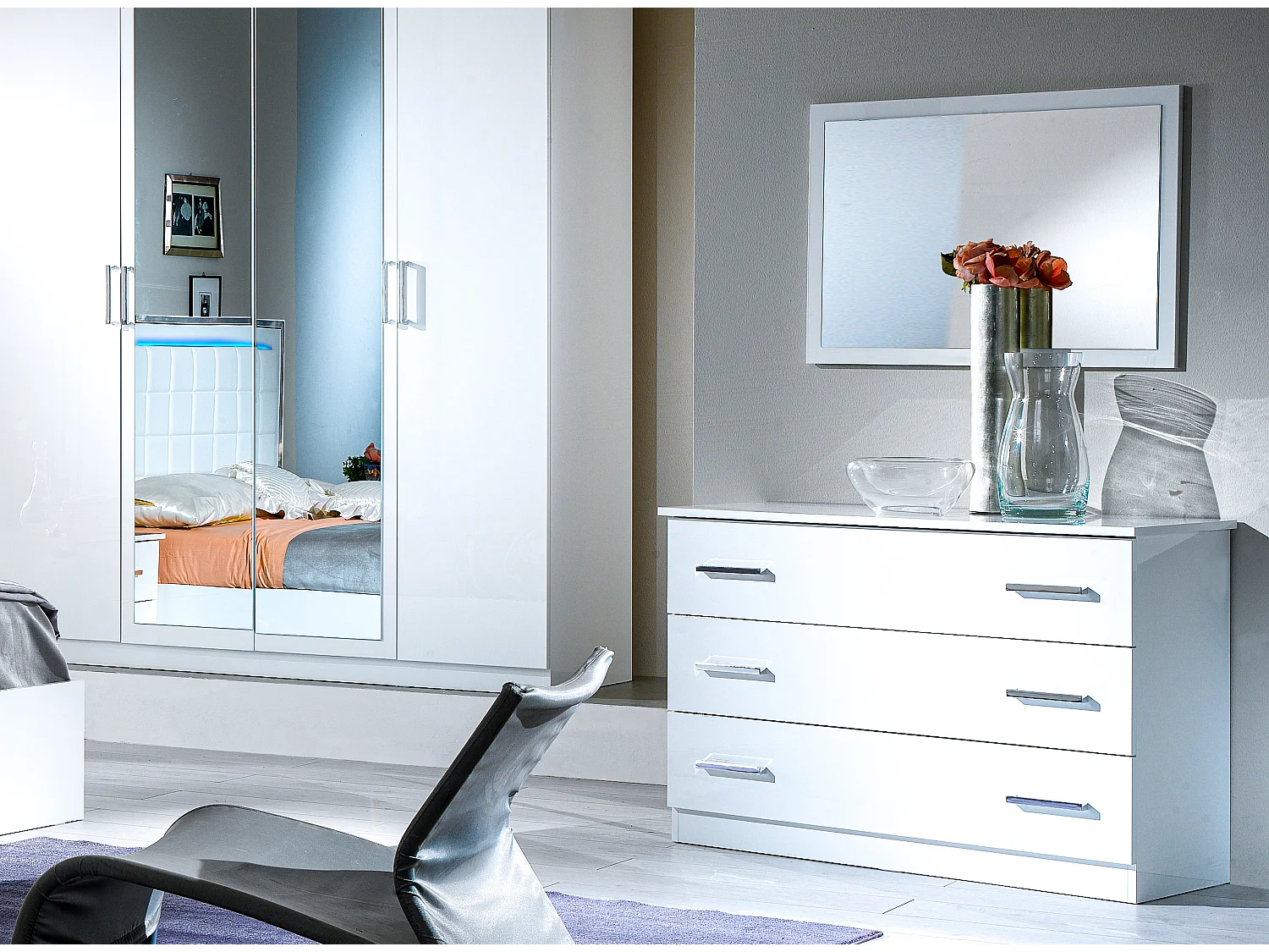 Commode design 3 grands tiroirs bois blanc laqué avec poignées chromées Turin 116cm