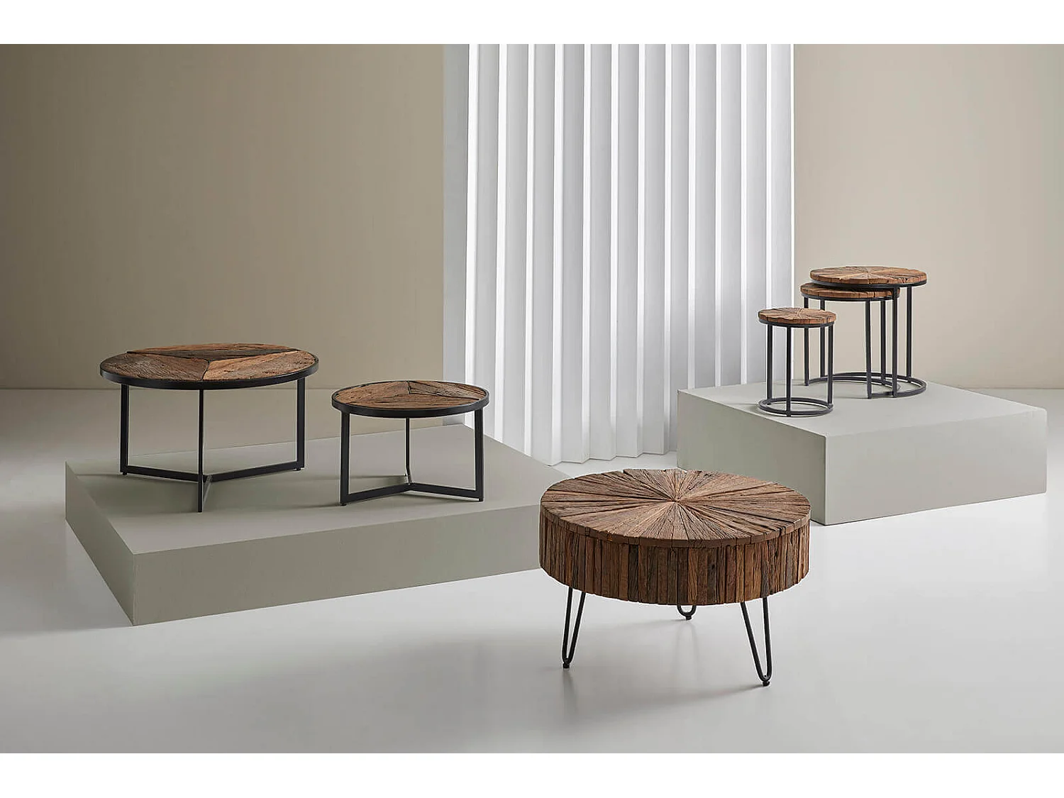 Table basse ronde gigogne style industriel bois recyclé et métal noir laqué mat Kala - Lot de 3