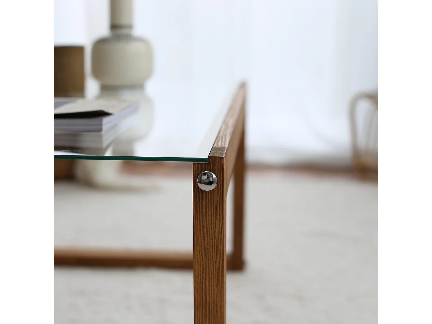 Petite table basse en bois massif marron et plateau en verre trempé Darone 85cm