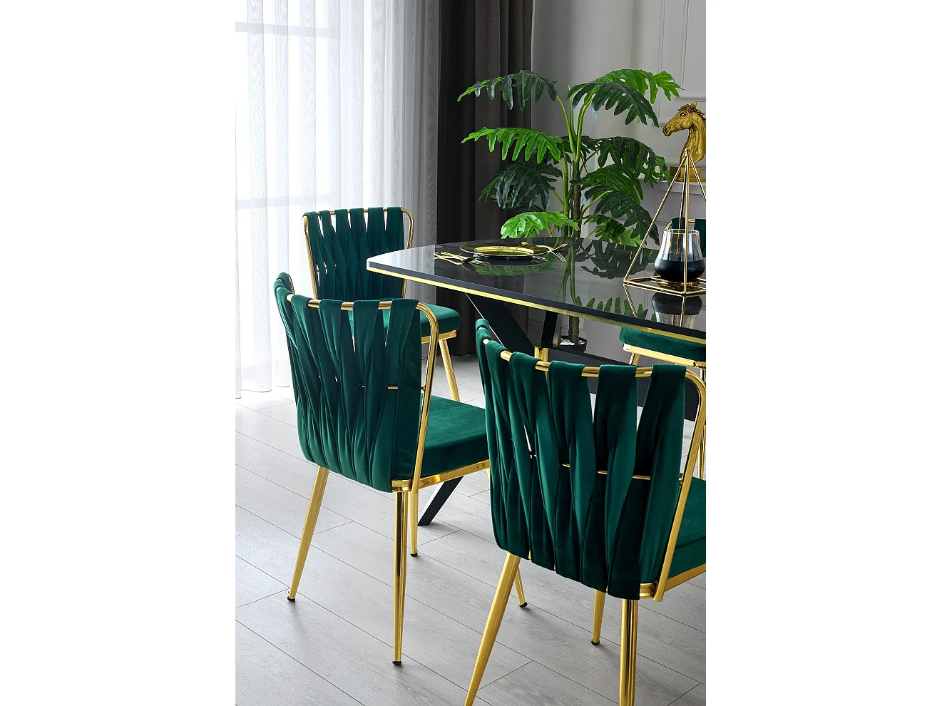 Table à manger Fotka 180cm Bois Effet marbre Noir et Or