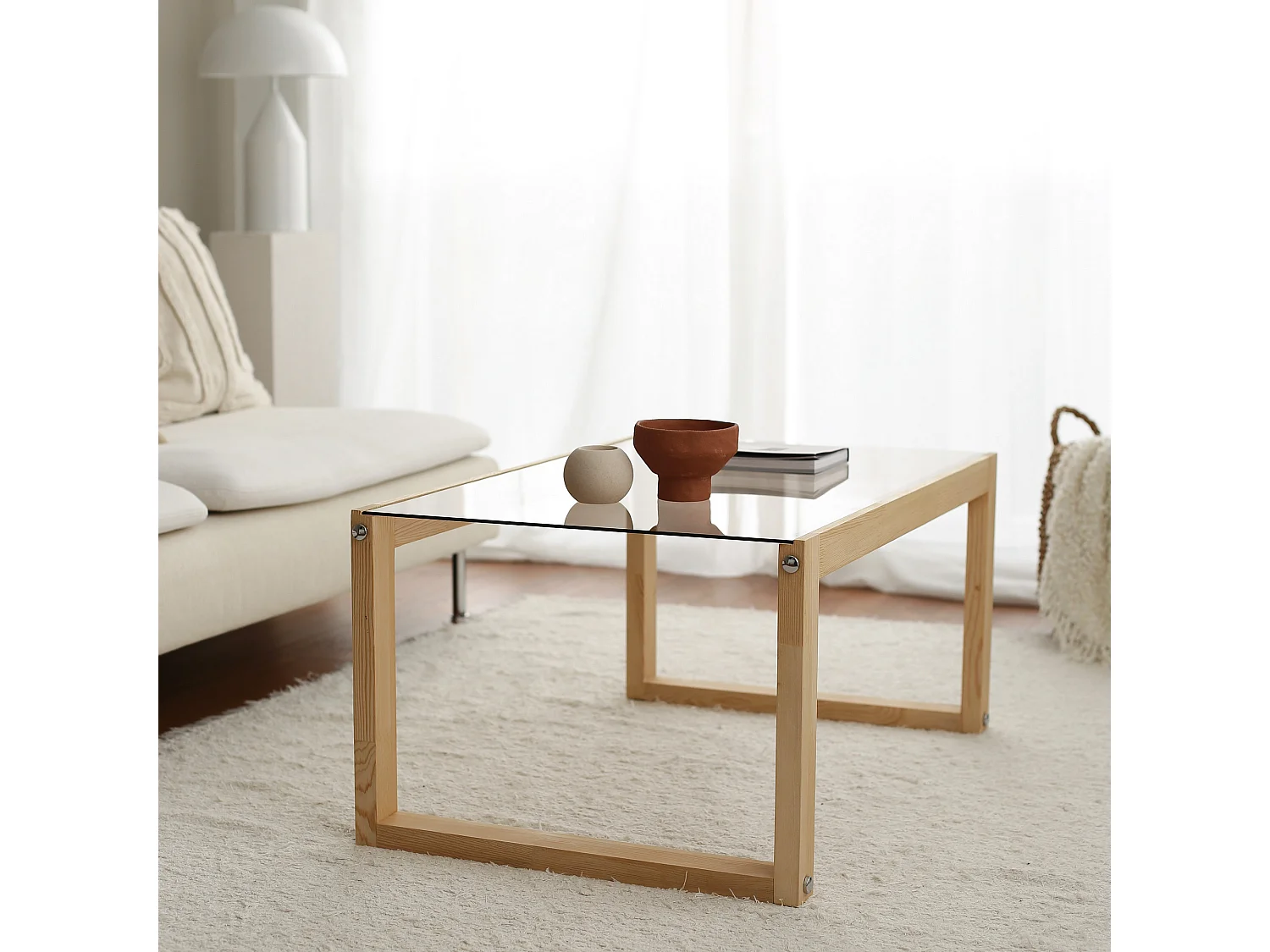 Petite table basse en bois massif naturel et plateau en verre trempé Darone 85cm