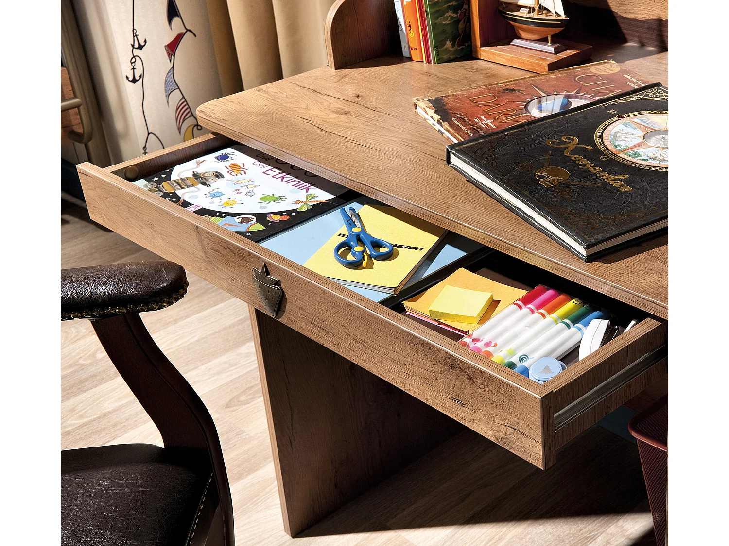 Bureau enfant Pirate bois clair